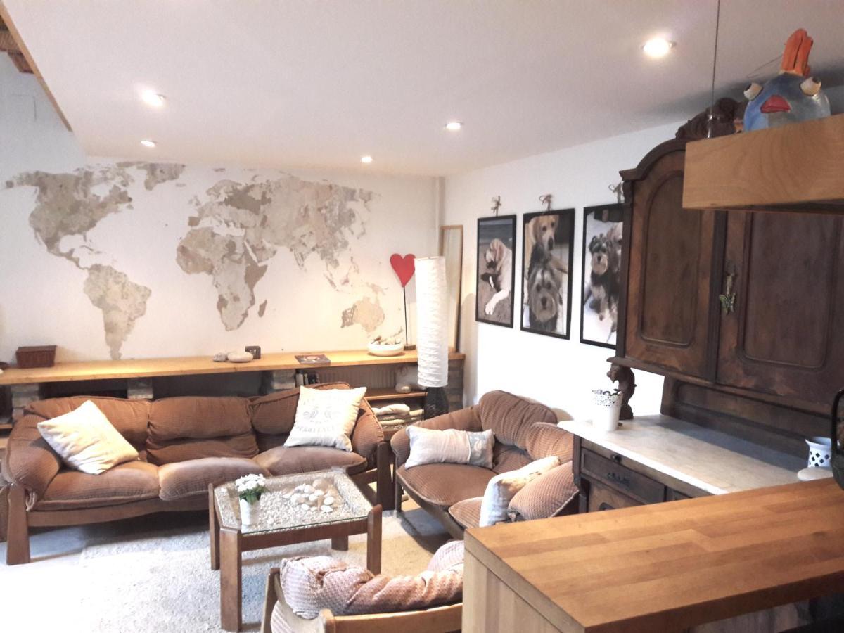 Unique, Homey With Free Parking In Lägenhet Budapest