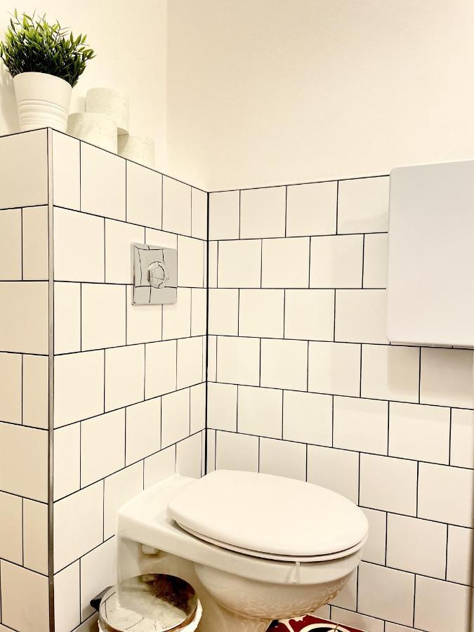 Eotvos 25 * Budapest
