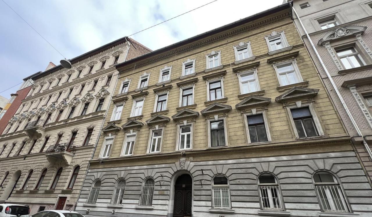 Apartment Eotvos 25 *