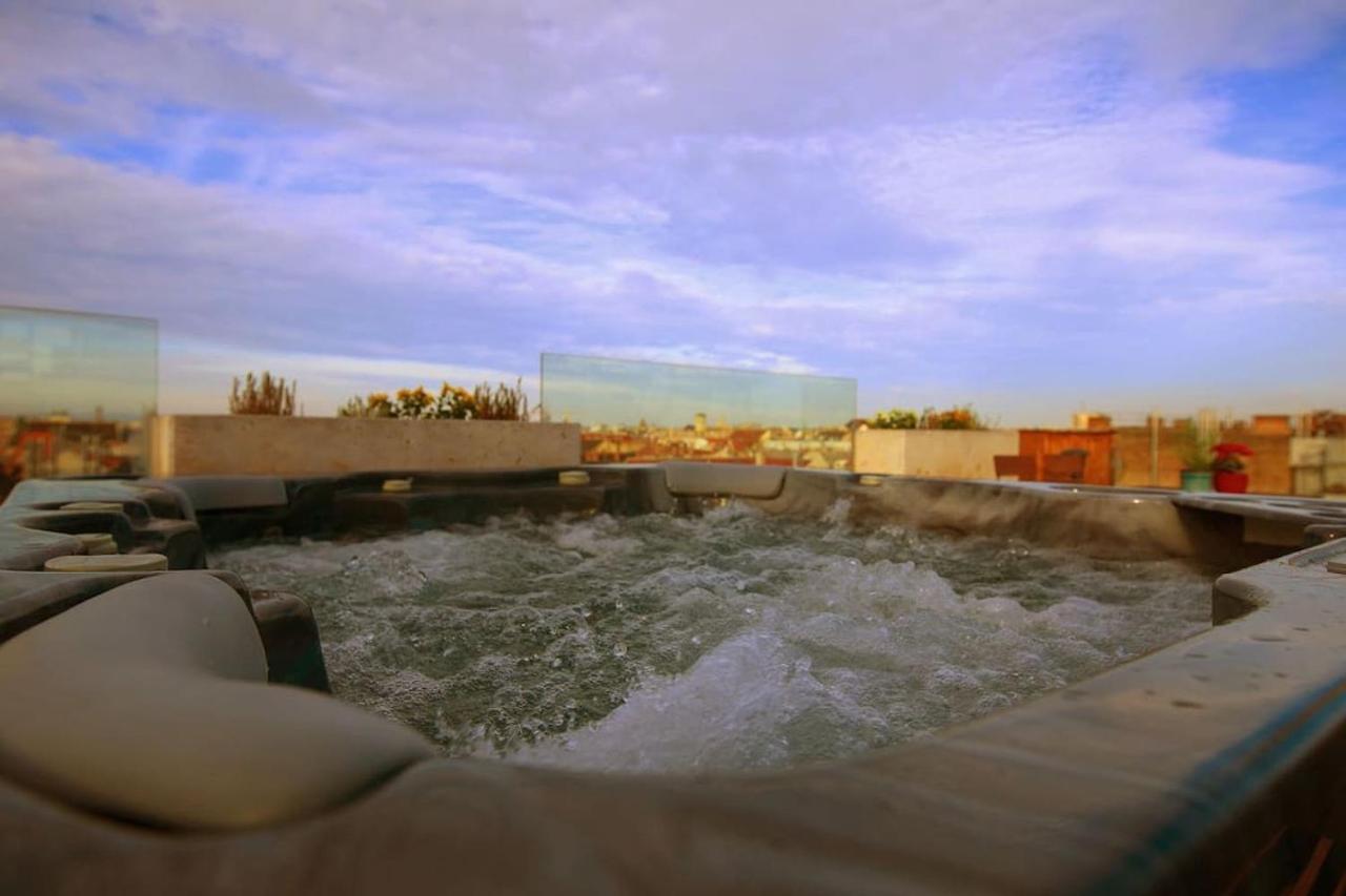 Apartment 360 Panorama • Rooftop Jacuzzi • Downtown Budapest