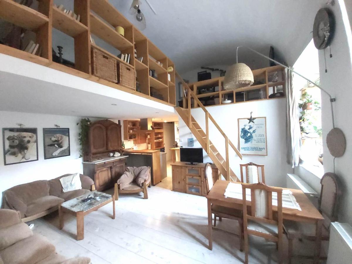 Lägenhet Unique, Homey With Free Parking In Budapest