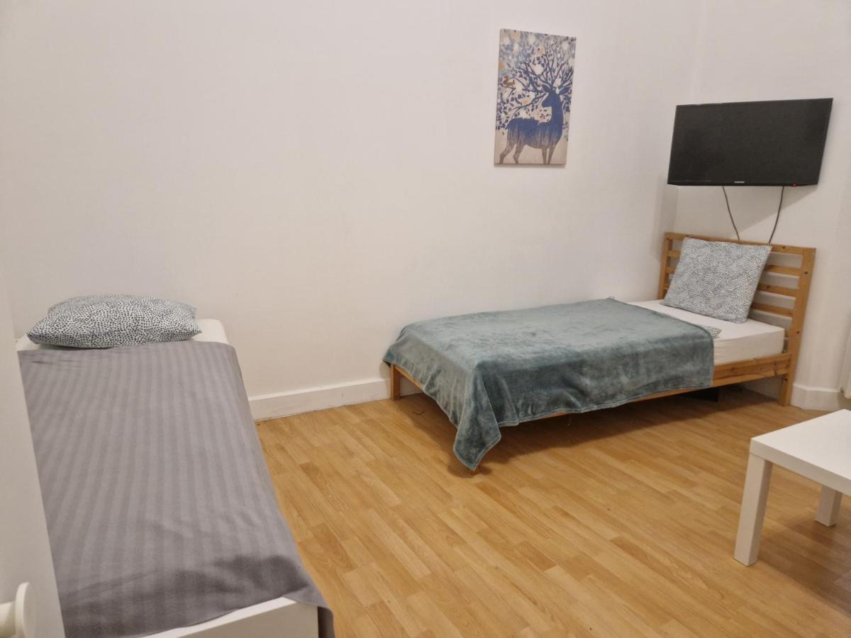 Cosy Apartment, Good Location, Cheap Parking In 50m