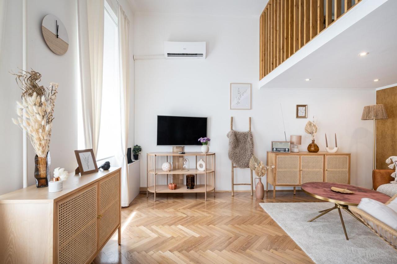 Solar System With Gallery Appartamento Budapest