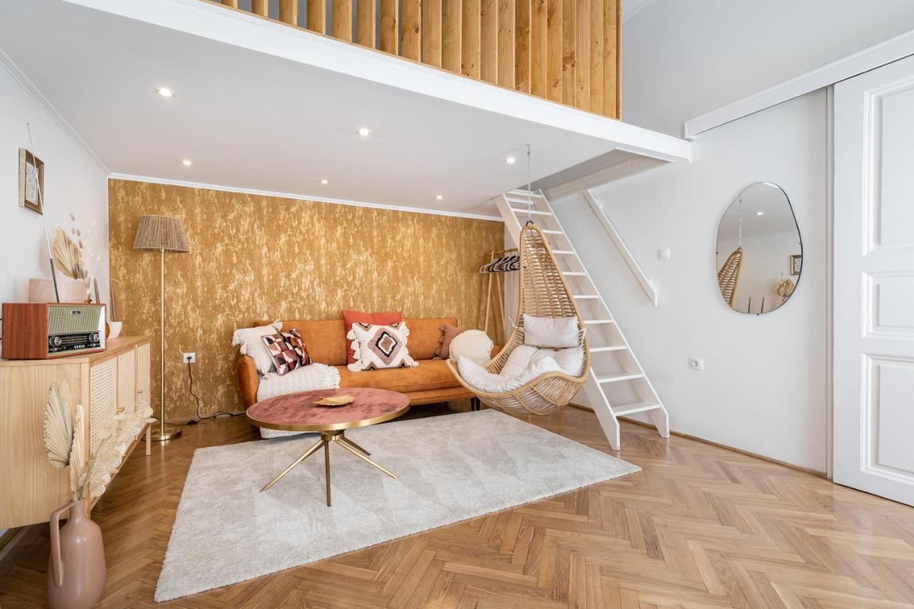 Apartman Solar System With Gallery