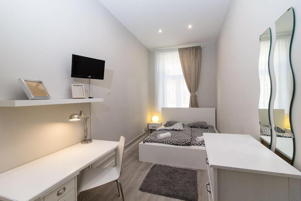 Cityscape Budget Thokoly Apartment