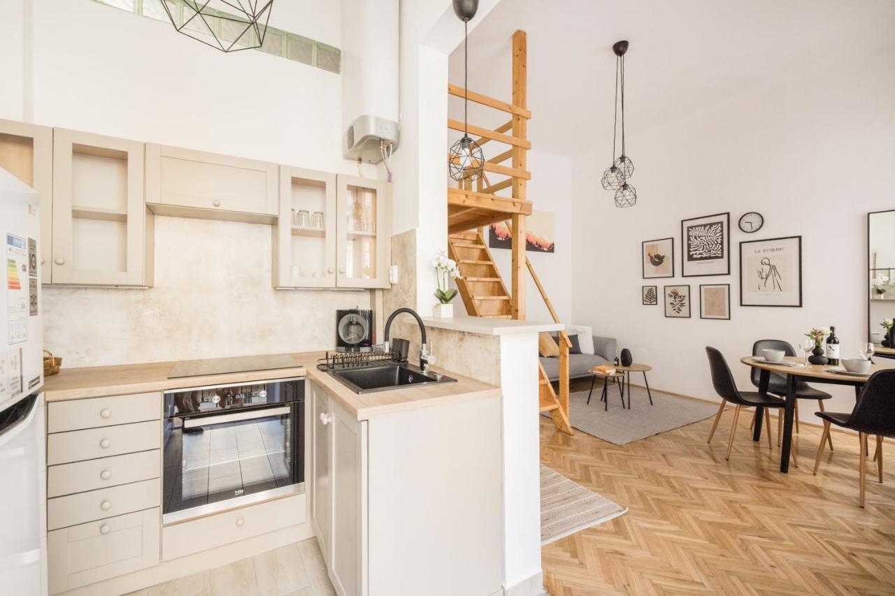 Appartement Balint Next To Synagogue, Location In Center