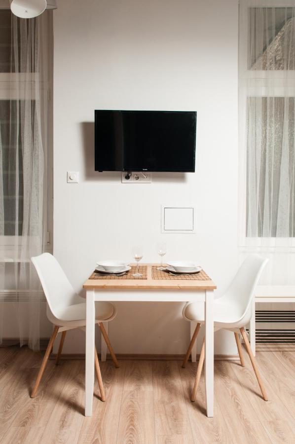 Dohany Studio Apartment
