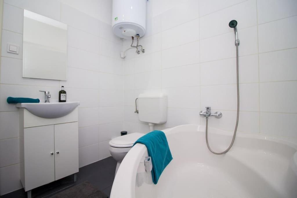 Cityscape Budget Thokoly Apartment