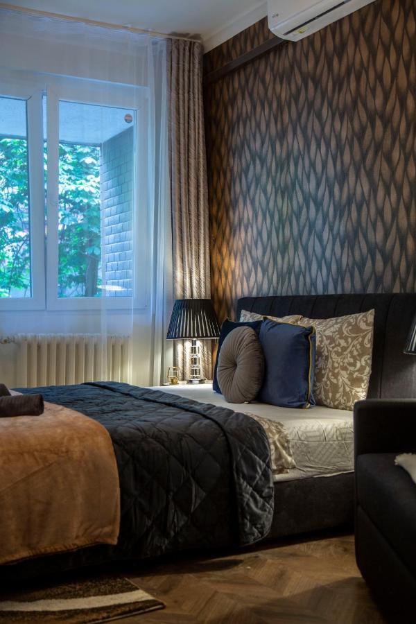 Stylish Quentin In The King Street Apartment Budapest
