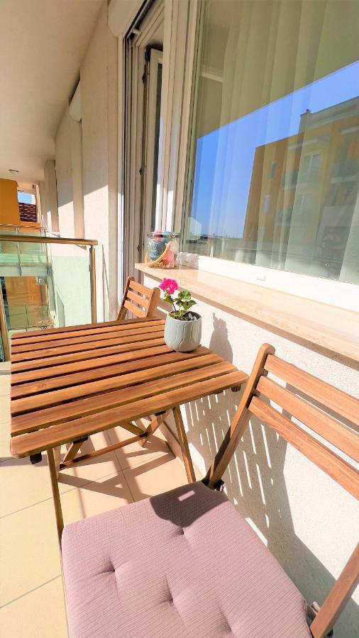 Happy Living W Balcony