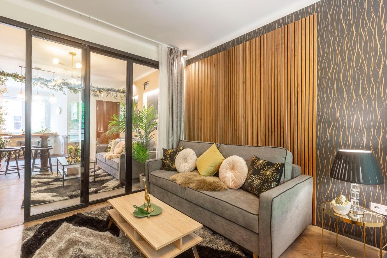 Stylish Quentin In The King Street Apartment