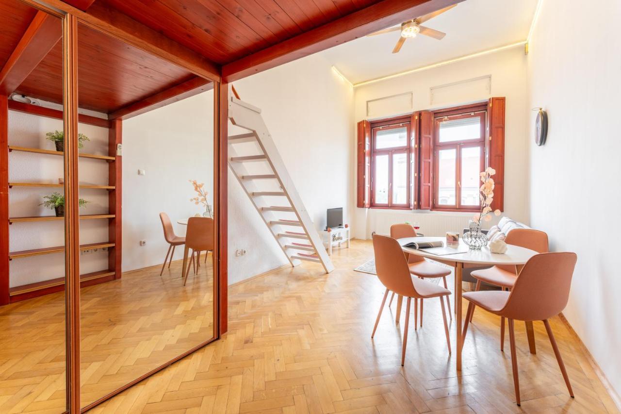 Elizabeth's Treasure Deluxe Apartament
