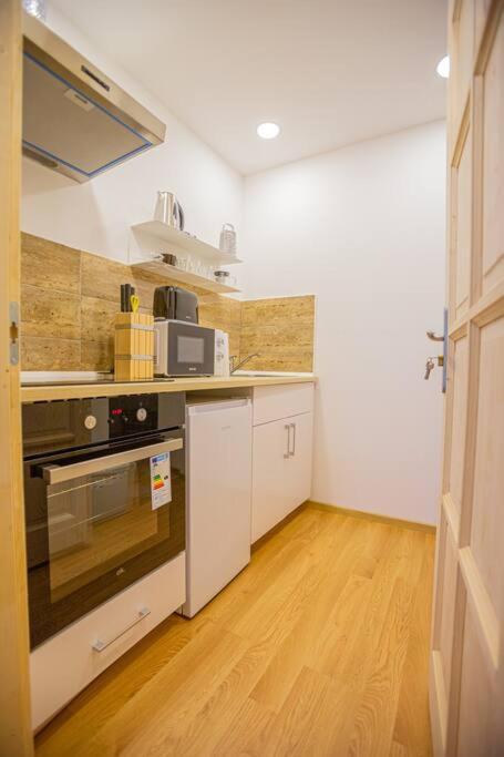 Cute Gallery Flat In Dob Str, Mars *
