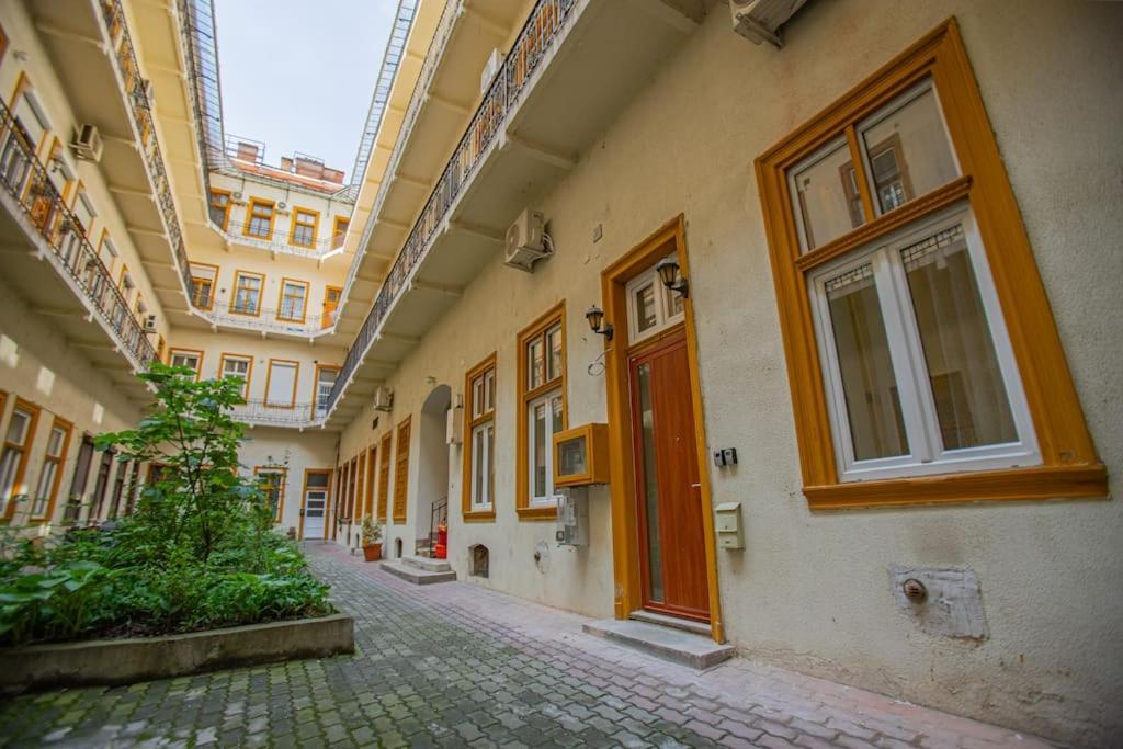 Apartment Cute Gallery Flat In Dob Str, Mars