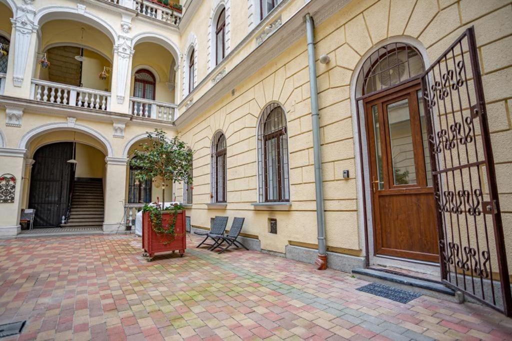 Boutique In Akacfa Street Appartement
