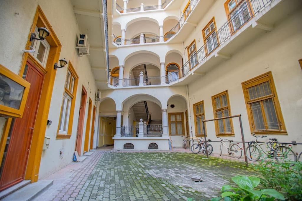 Cute Gallery Flat In Dob Str, Mars Budapest