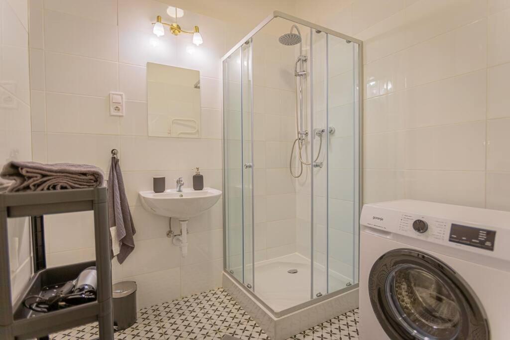 Cute Gallery Flat In Dob Str, Mars Apartment Budapest