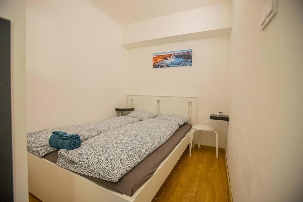 Cute Gallery Flat In Dob Str, Mars *