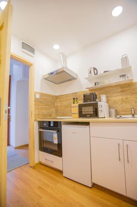 Apartment Cute Gallery Flat In Dob Str, Mars Budapest