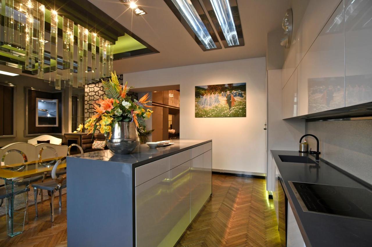 Luxuryflat Near Centre On118 Sqm, 3br,2bth,8bed,ac Budapest