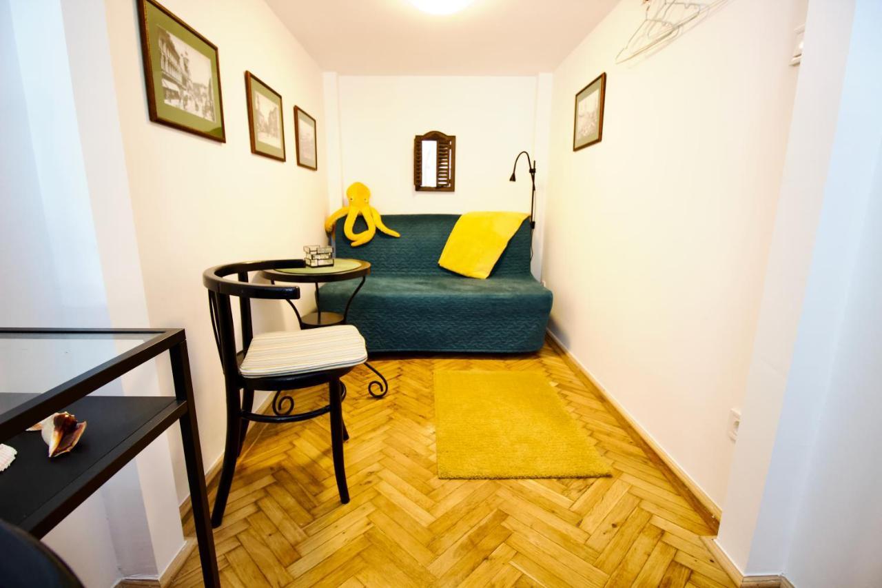 Downtown Lair Apartment