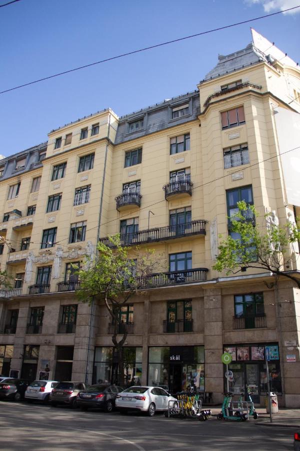 Luxury Downtown 3 Bedroom By Synagoge With Beautiful View * Budapeszt