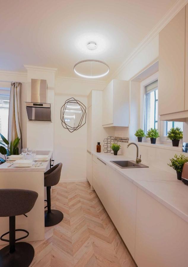 Corvin Avenue Premium Central