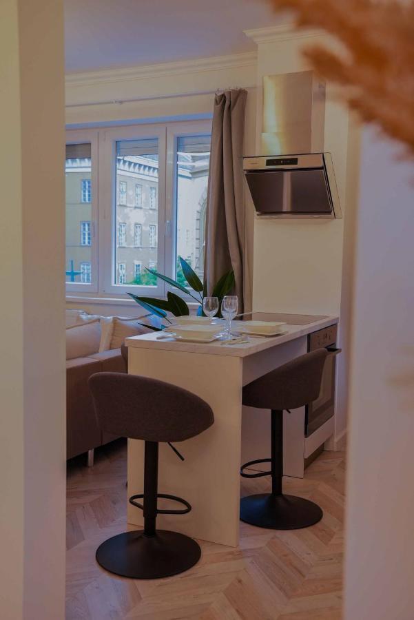 Corvin Avenue Premium Central *