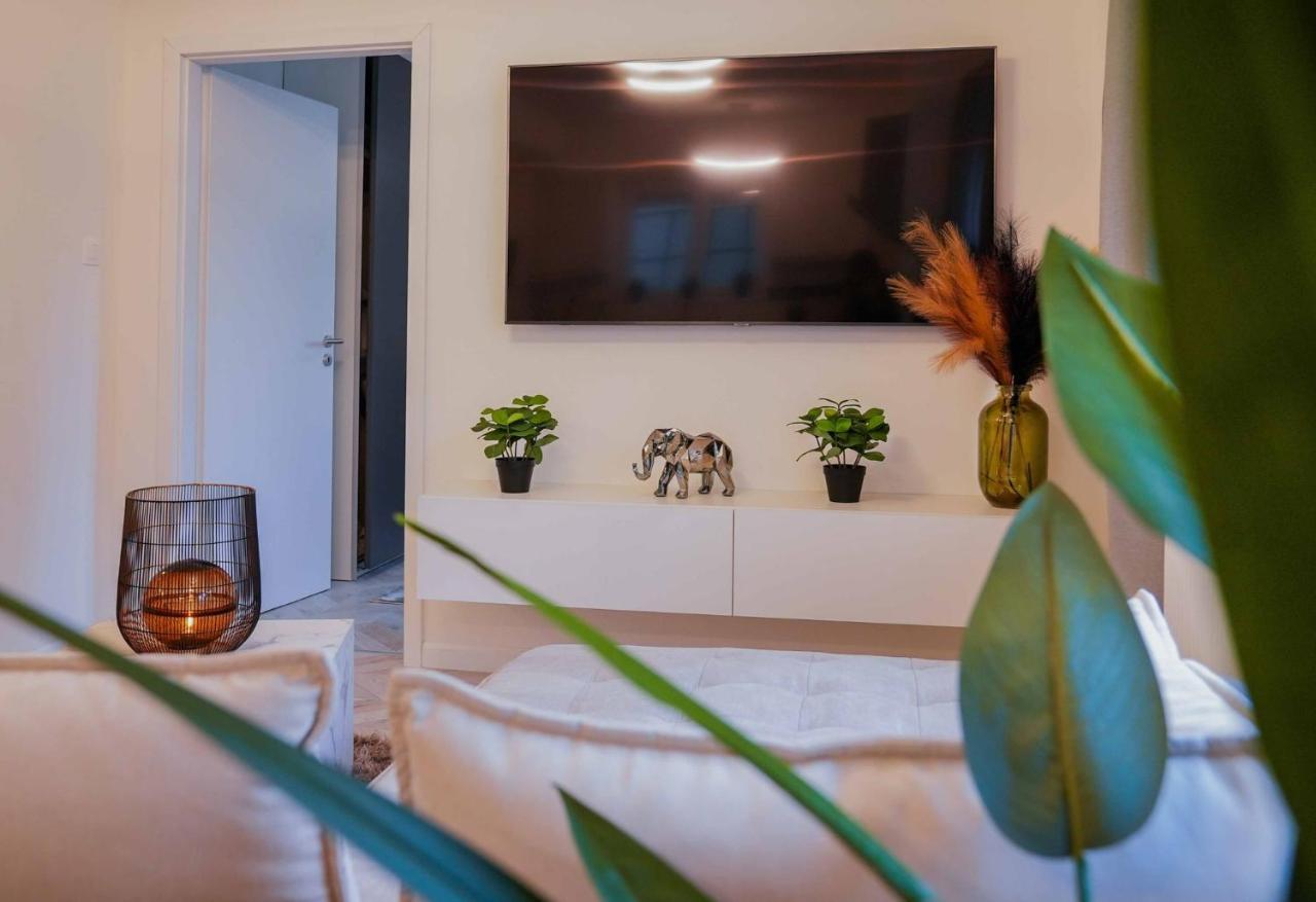 Corvin Avenue Premium Central
