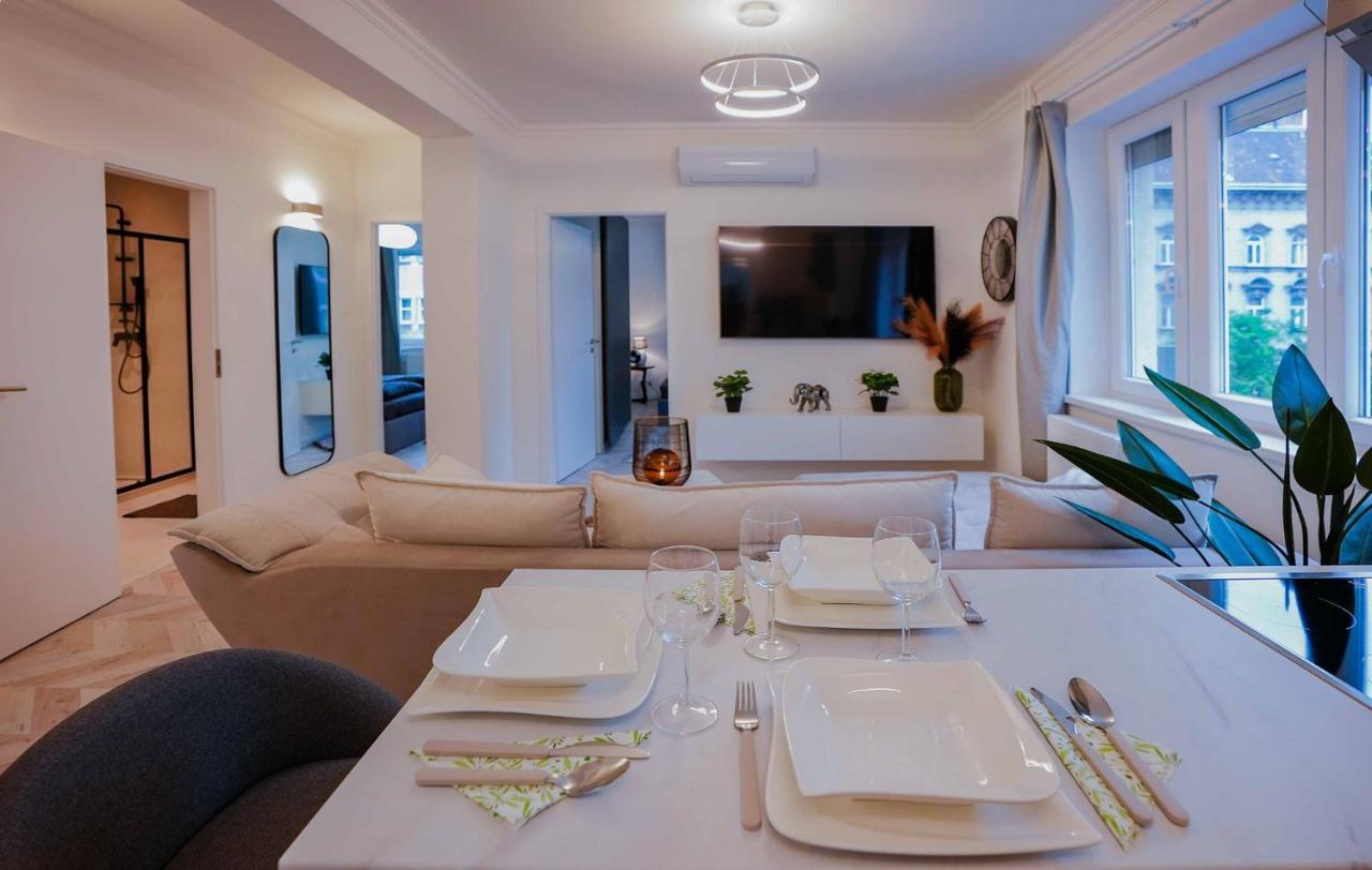 Corvin Avenue Premium Central *