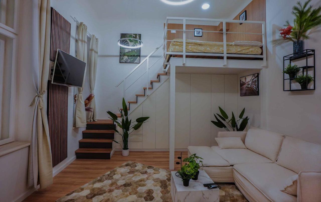 Greenlight Gallery By Newave * Budapest