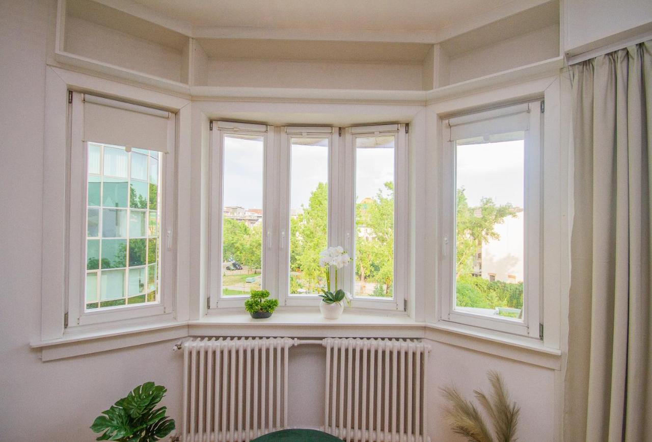 Anthony's With Balcony In Downtown Apartment