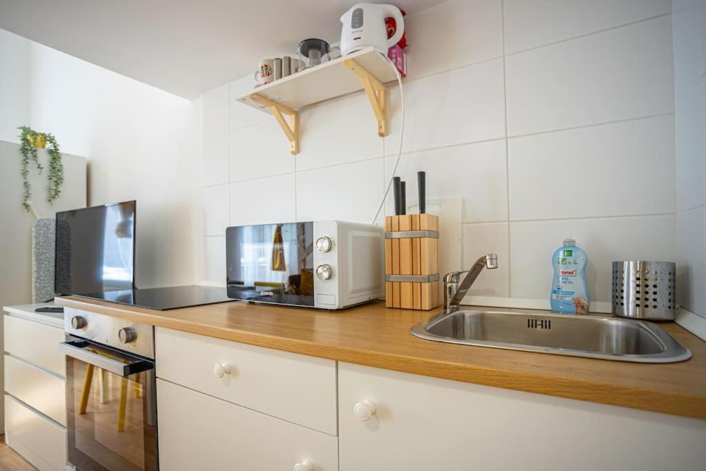Apartment Two Bedroom Gallery Flat In The Akacfa Str. Budapest
