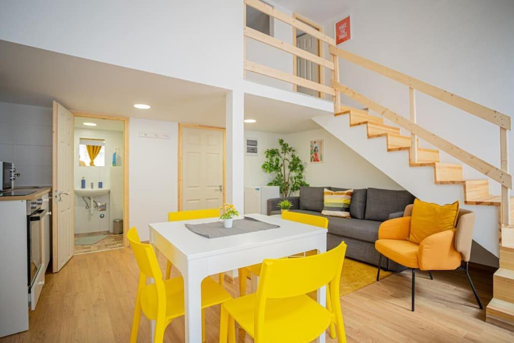 Two Bedroom Gallery Flat In The Akacfa Str. Apartment Budapest