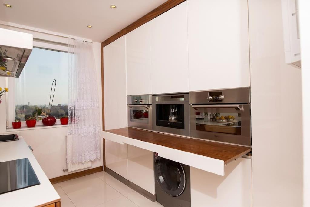 Orangehomes One Bedroom With Fireplace *