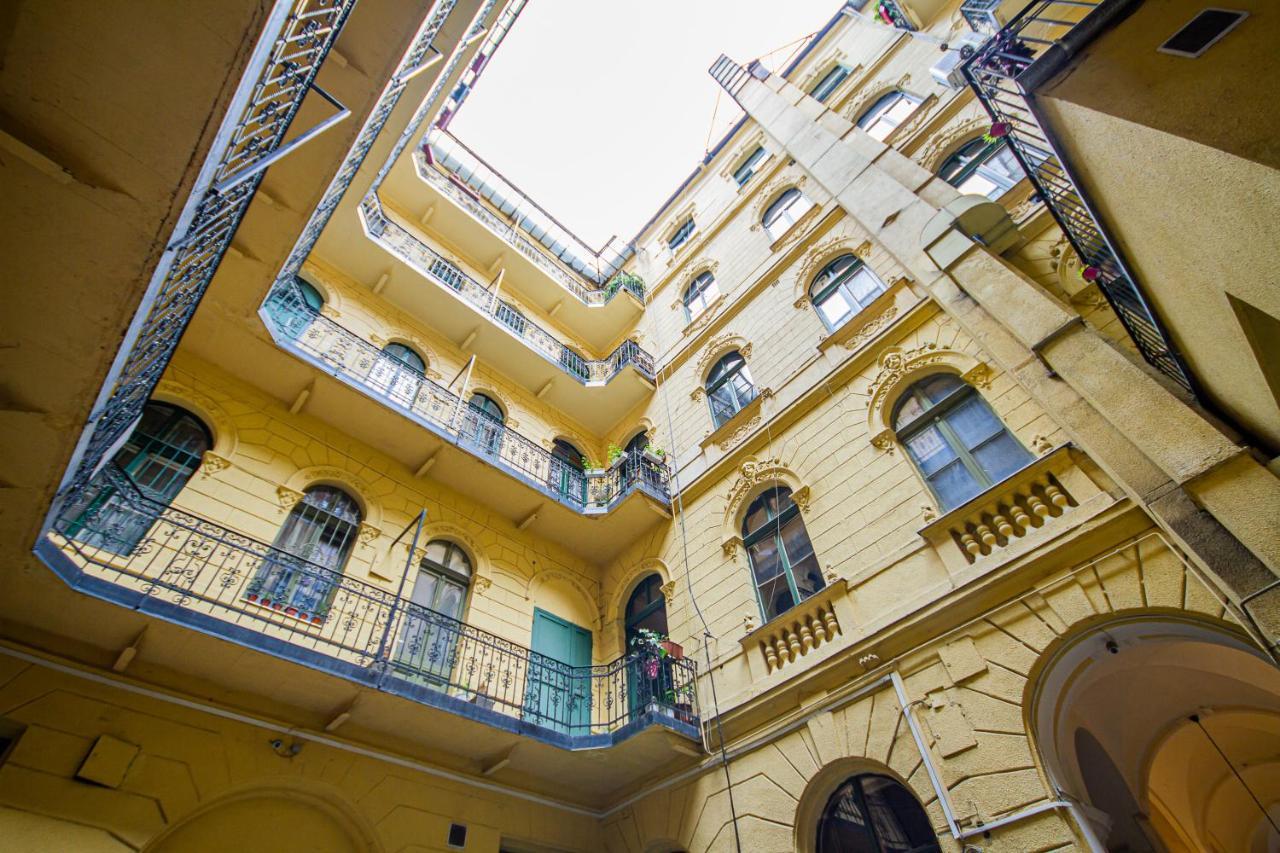 Apartment Urania *