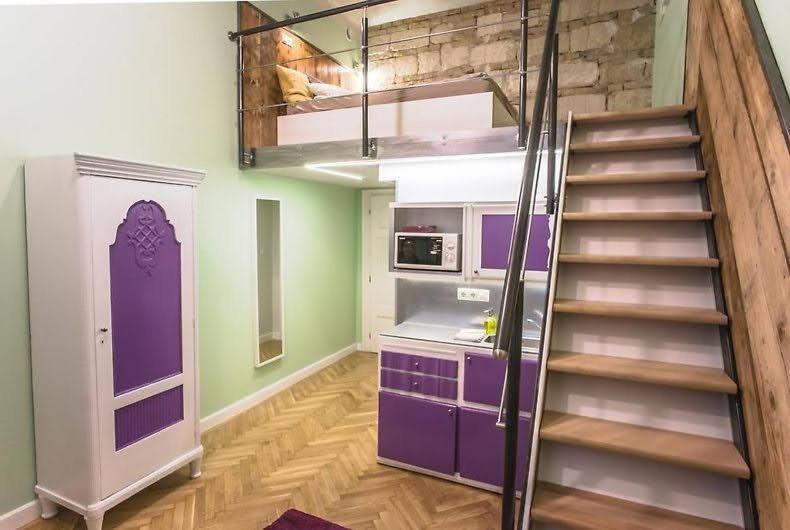 Economy Hollo Budapest