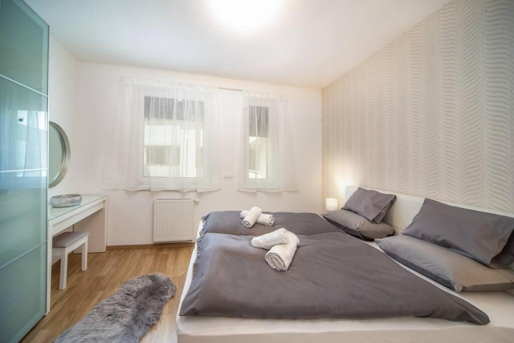 Grace Pine 1 Budapest