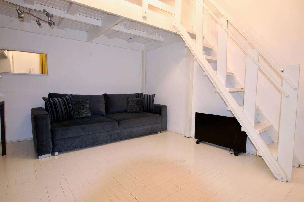 Standard By Hi5- Szofia Street *
