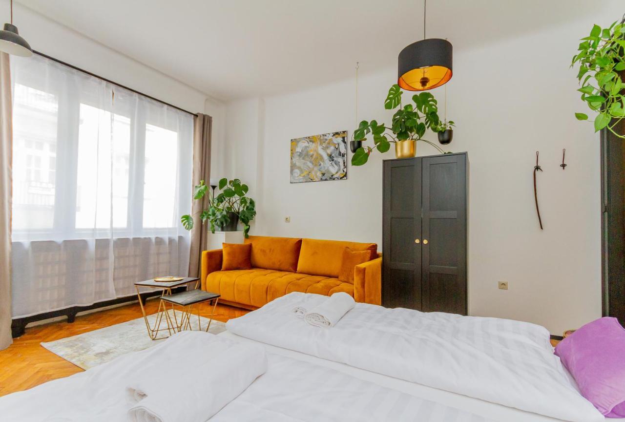 @ Jaszai Mari Square Apartament *
