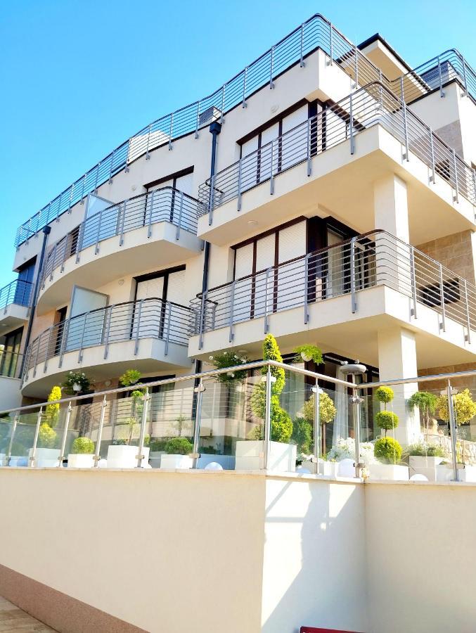 Forest Hill Apartment *