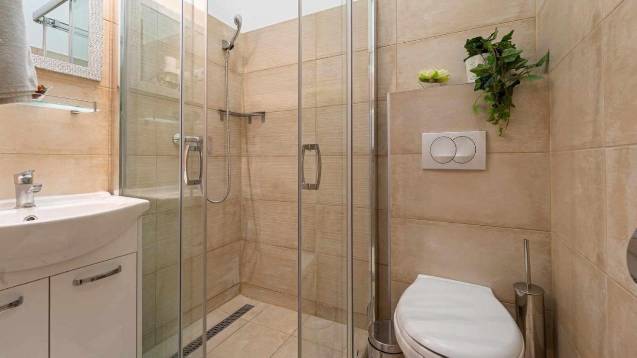 Klauzal 14 * Budapest