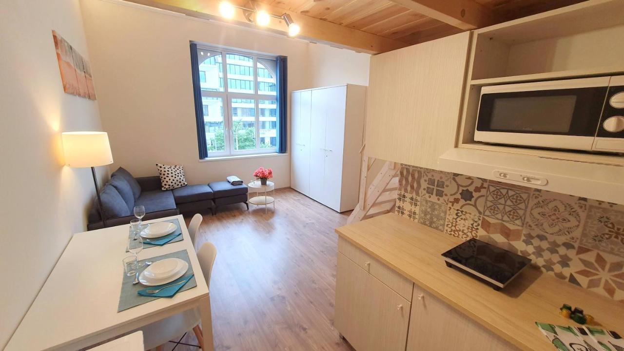 Central Mezzanine Apartments With Ac At Keleti Railways Long-Term Apartament