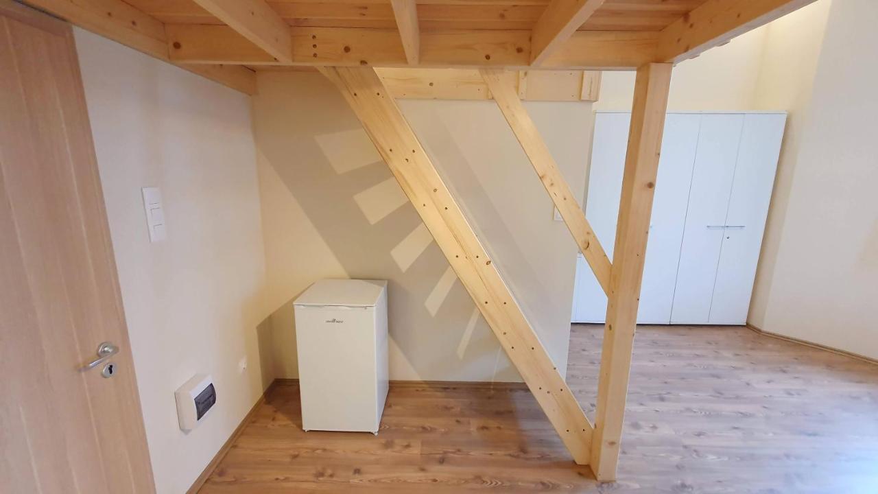 Central Mezzanine Apartments With Ac At Keleti Railways Long-Term Apartament