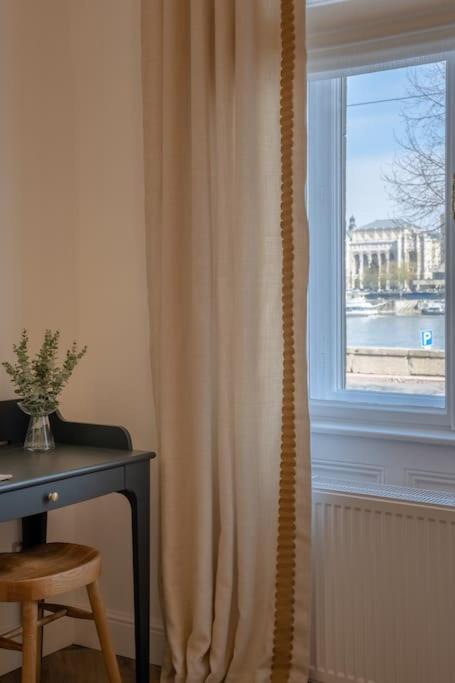 Lägenhet Orangehomes Luxury Next To Gellert Hill