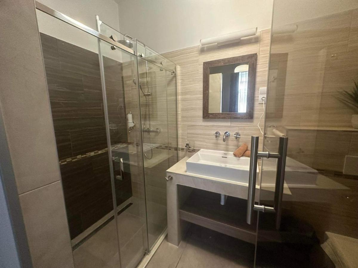 Apartamento Orangehomes High Class 4 Bedroom Budapest