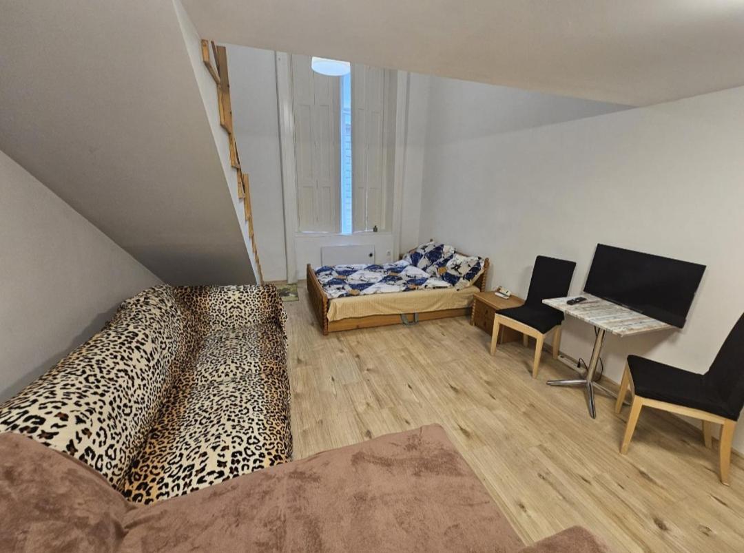 7dab Rotten 4b2 Contactless Self Check-in Apartment