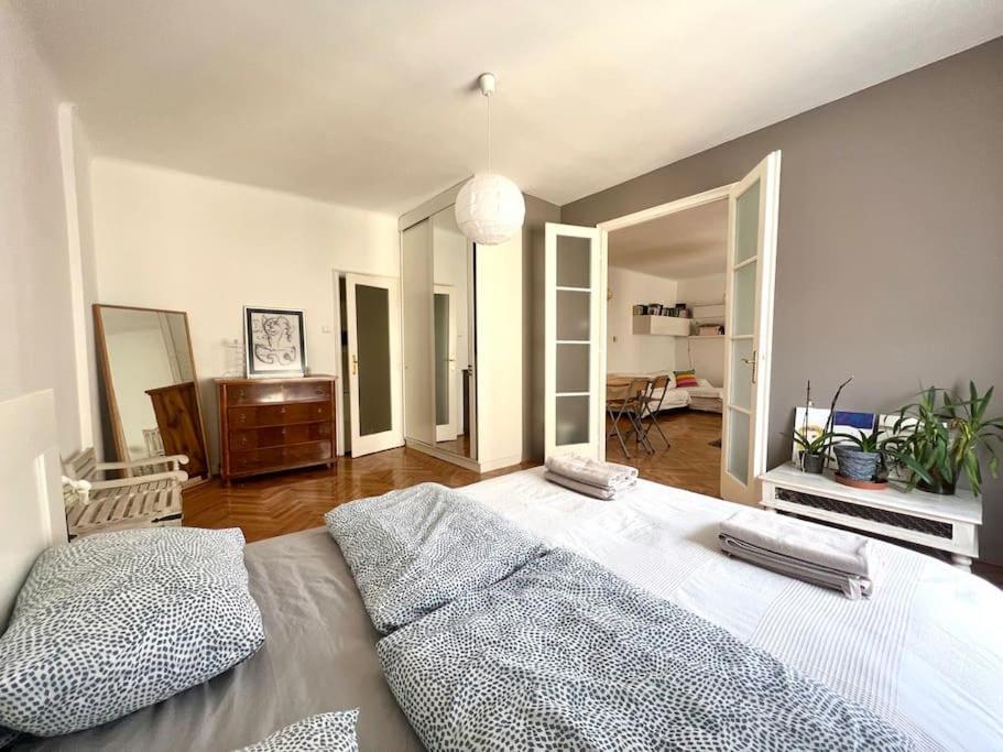 Good Ambiance, Arty Center Apartamento *