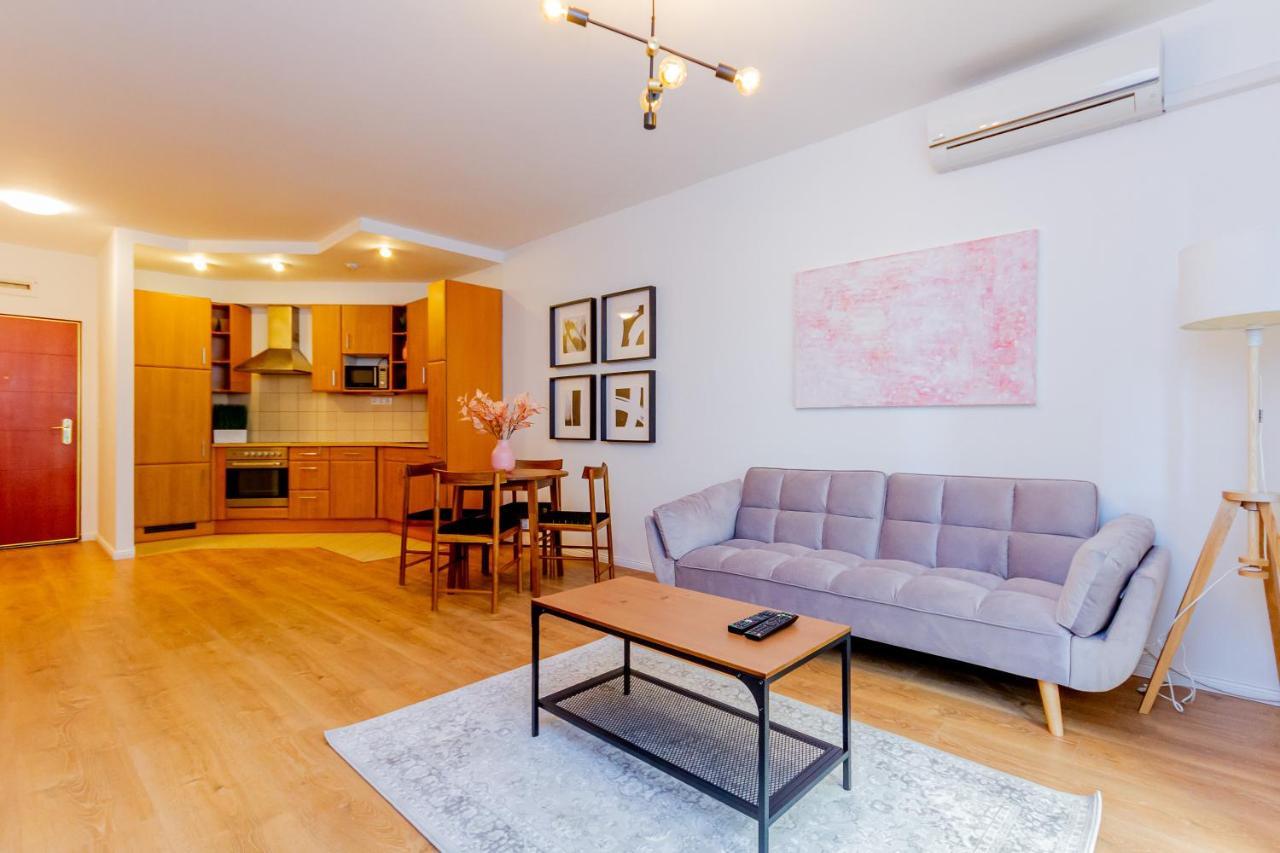 Kiraly Str. Corner Downtown Apartment