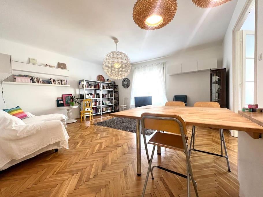Good Ambiance, Arty Center Apartamento *